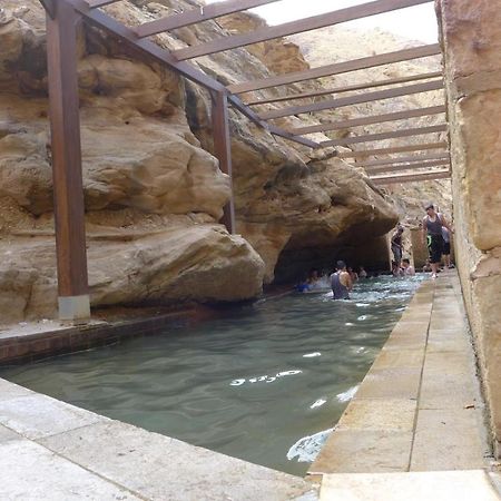 Afra Hot Springs Chalets At-Tafilah Buitenkant foto