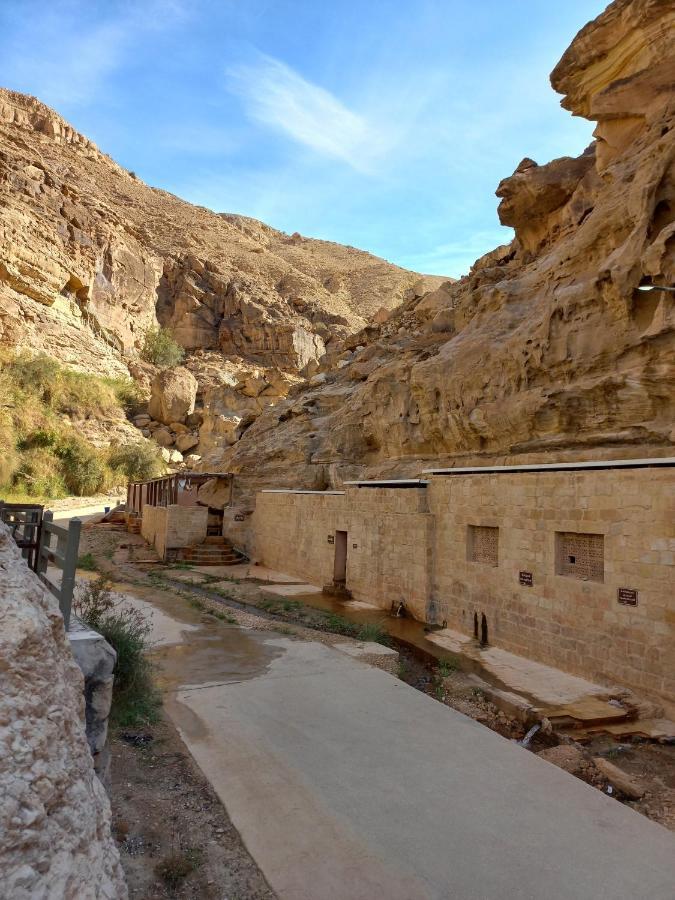Afra Hot Springs Chalets At-Tafilah Buitenkant foto