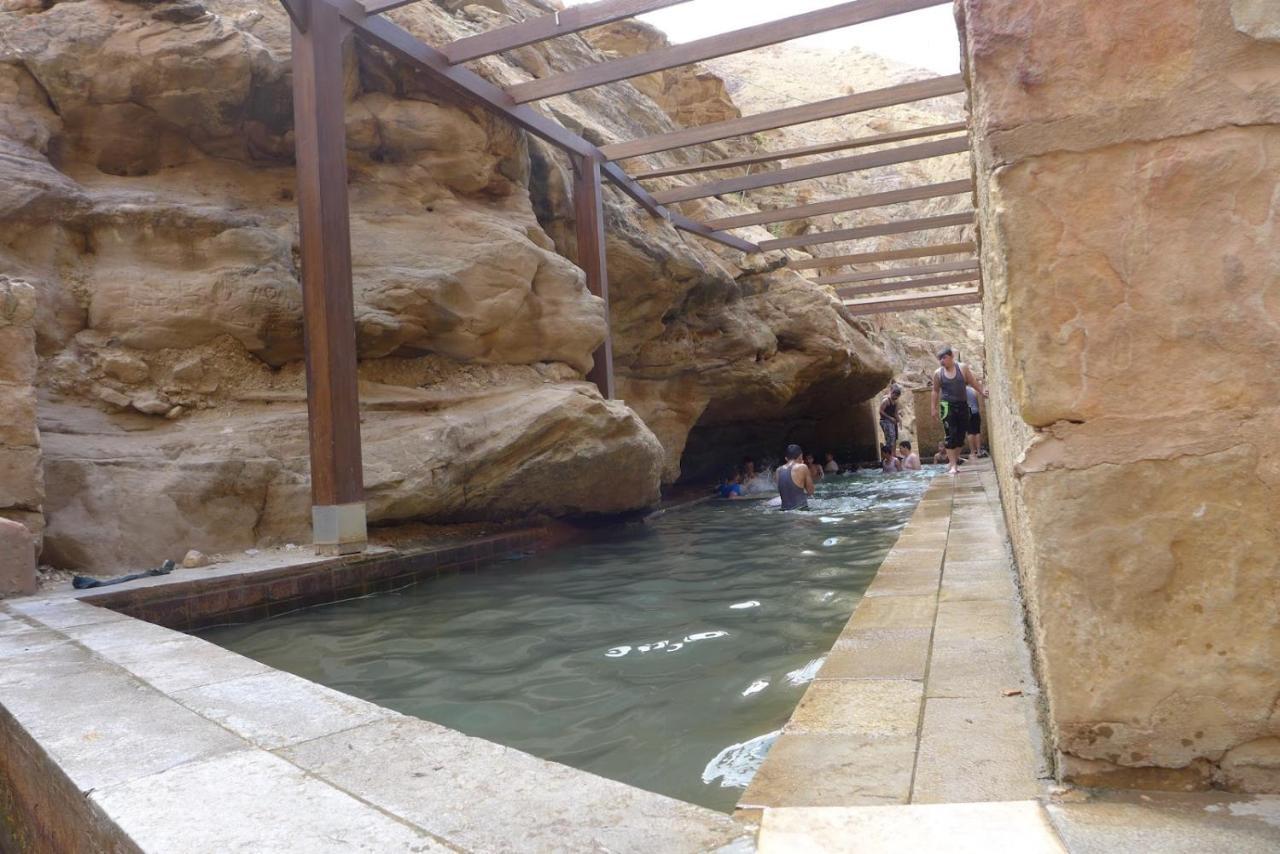 Afra Hot Springs Chalets At-Tafilah Buitenkant foto