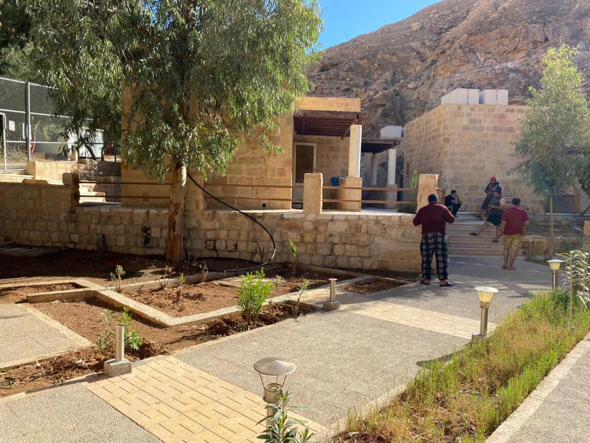 Afra Hot Springs Chalets At-Tafilah Buitenkant foto