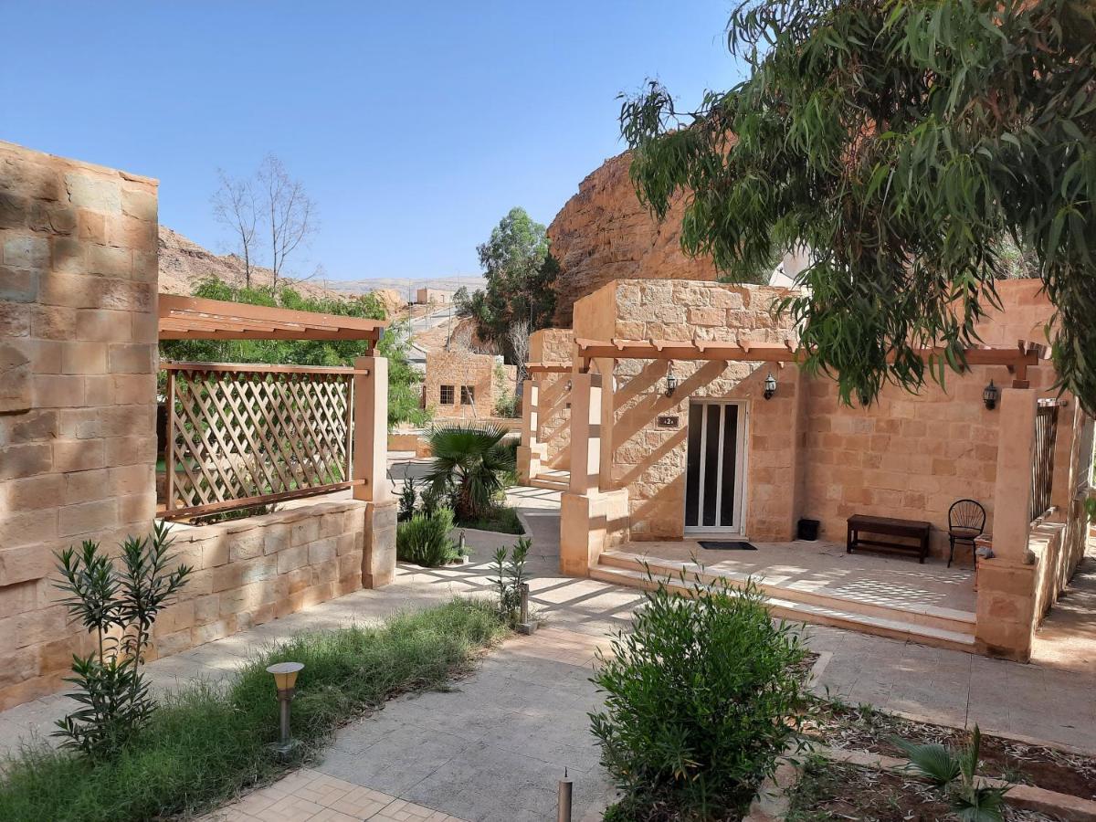 Afra Hot Springs Chalets At-Tafilah Buitenkant foto