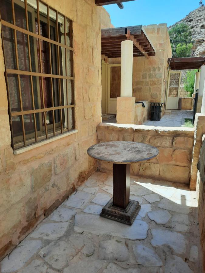 Afra Hot Springs Chalets At-Tafilah Buitenkant foto